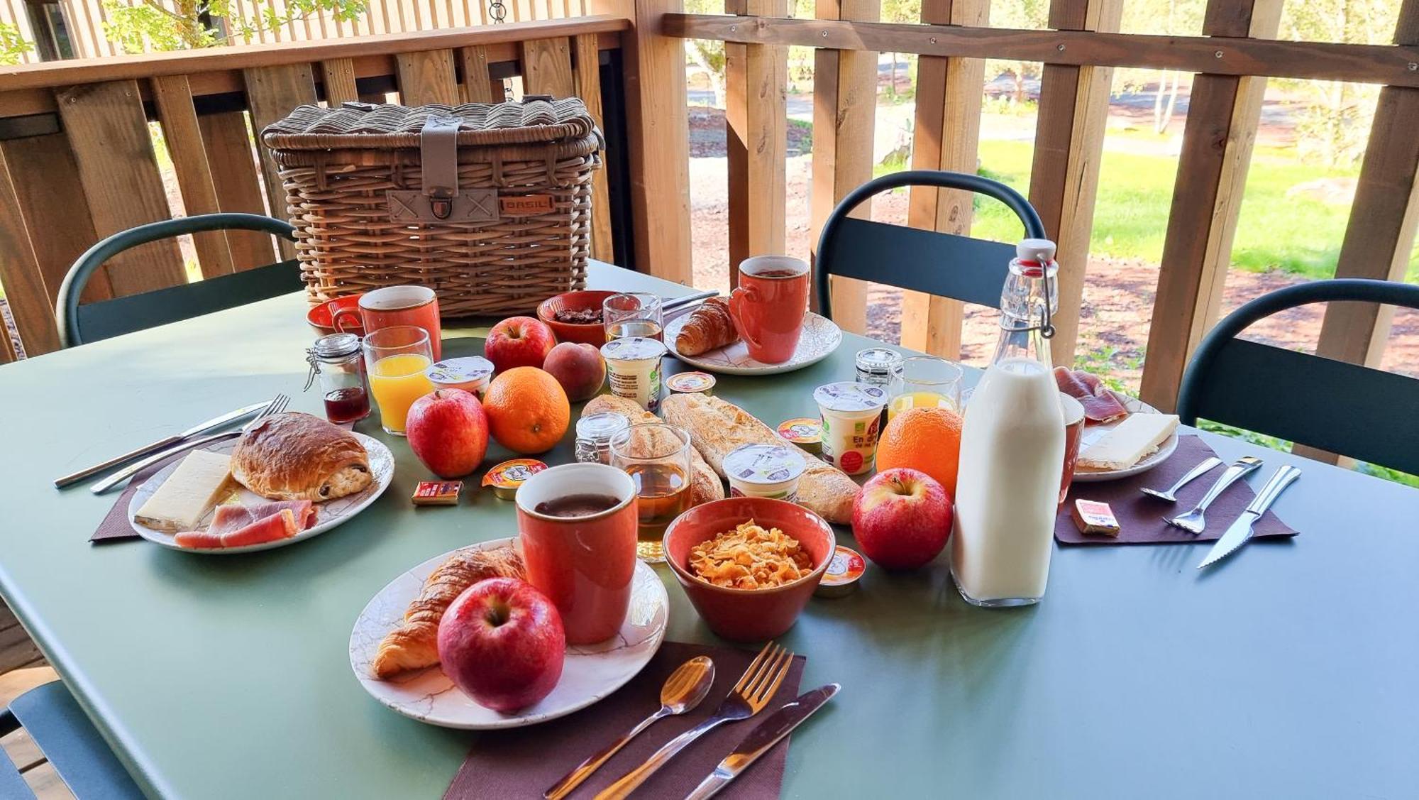 סנט-אאורס Hotel - Lodges De Lemptegy מראה חיצוני תמונה